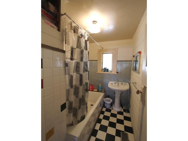 215 Grant Street, Golden Point image 4
