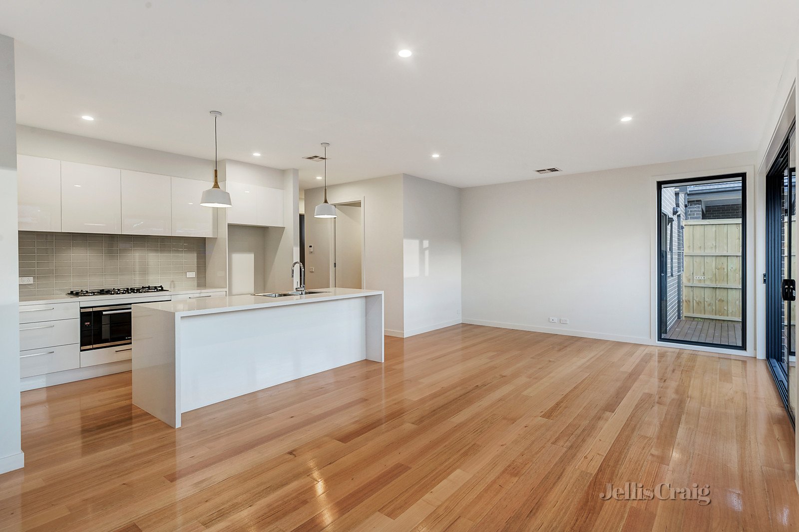 2/15 Hakea Street, Templestowe image 3