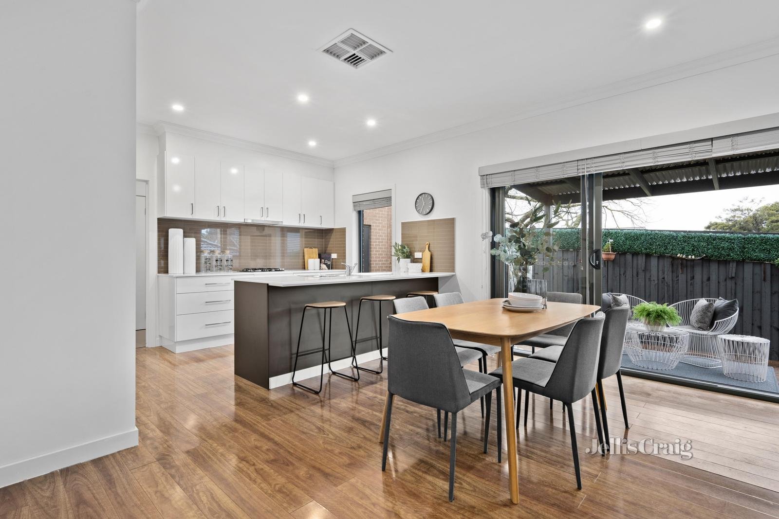 2/15 Hansen Road, Kilsyth image 2