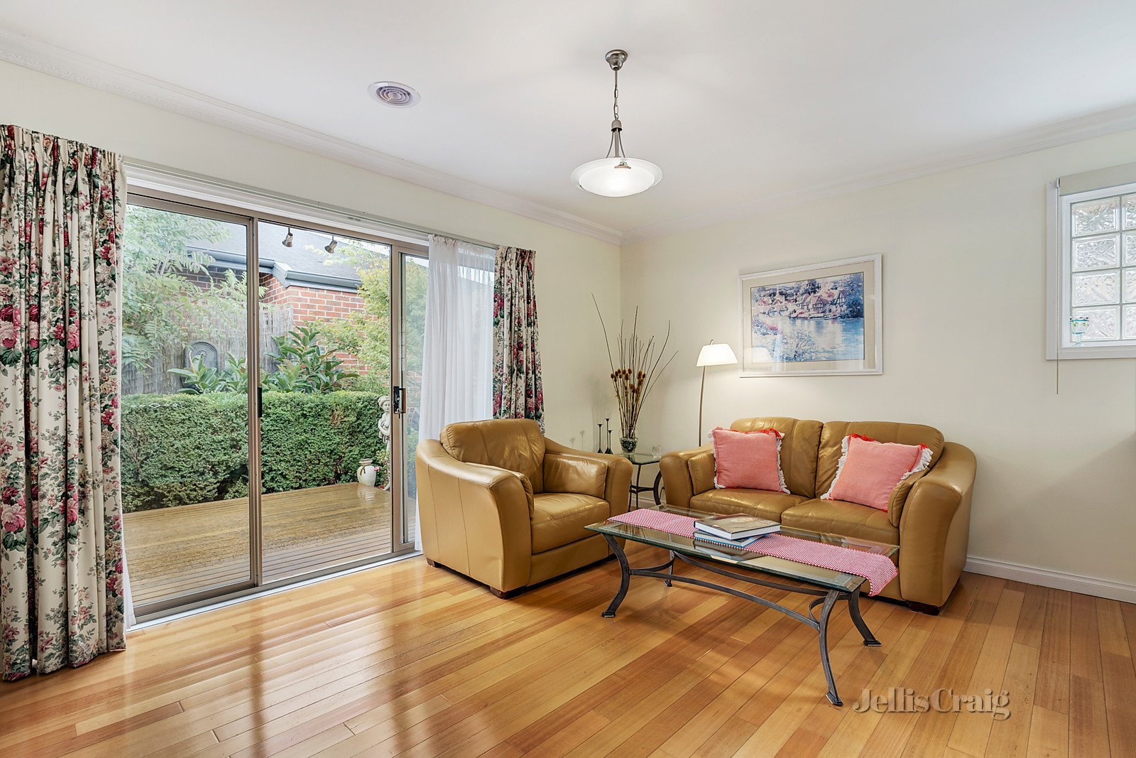 2/15 Irving Street, Mount Waverley image 4