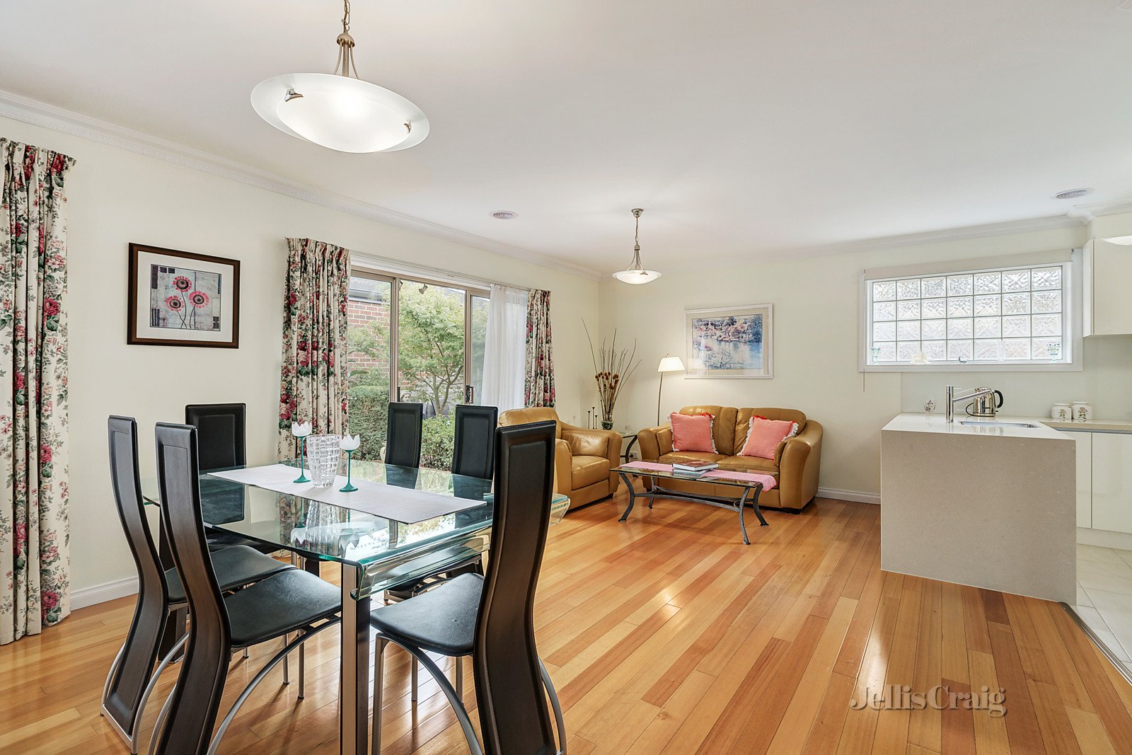 2/15 Irving Street, Mount Waverley image 5