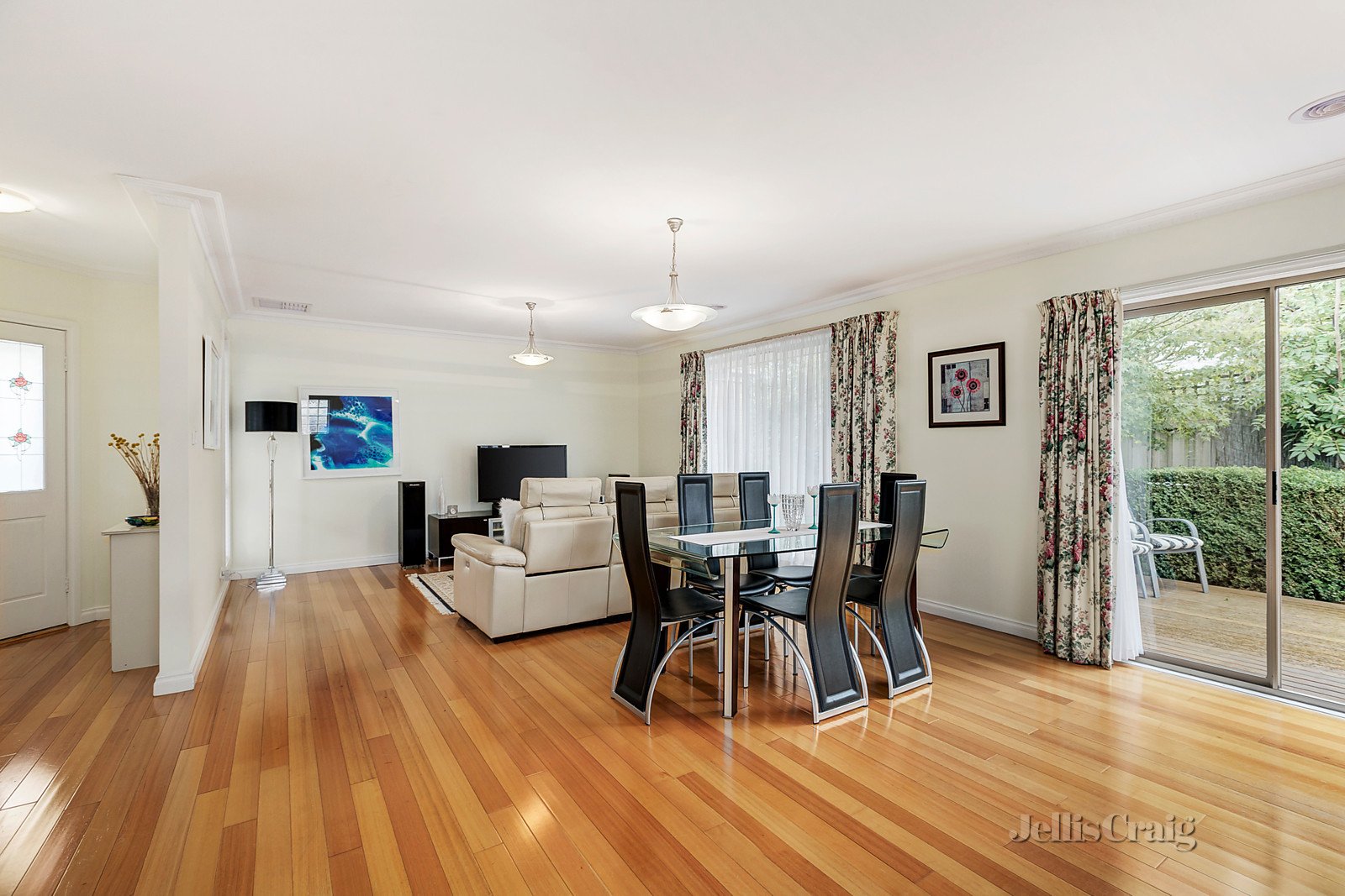 2/15 Irving Street, Mount Waverley image 6