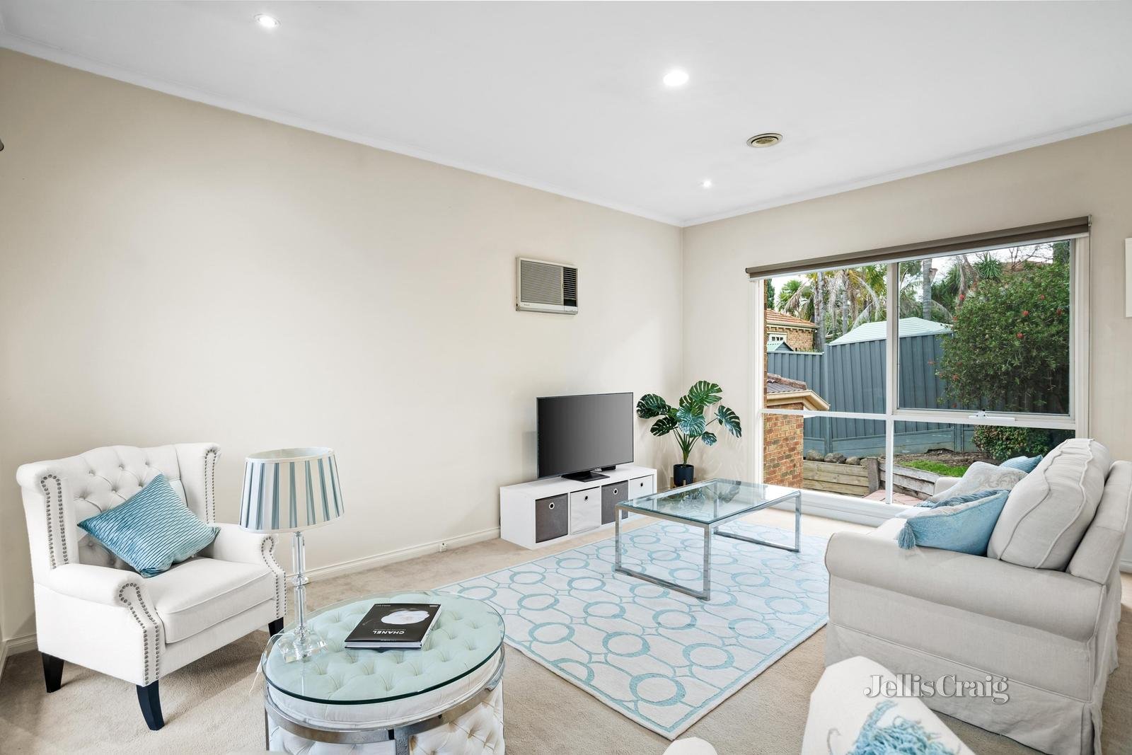 2/15 Laurie Road, Doncaster East image 2