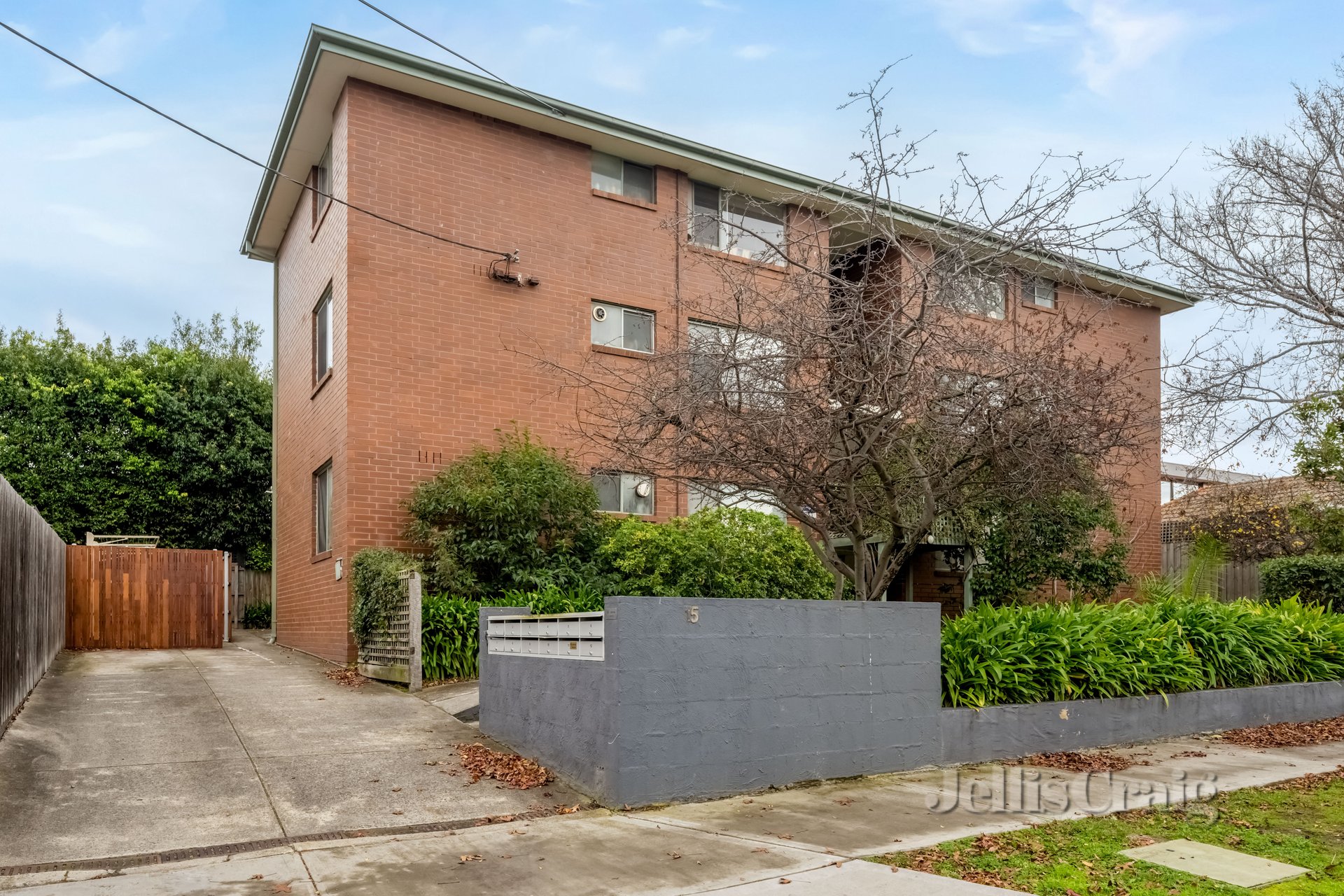 2/15 McKinley Ave, Malvern image 1