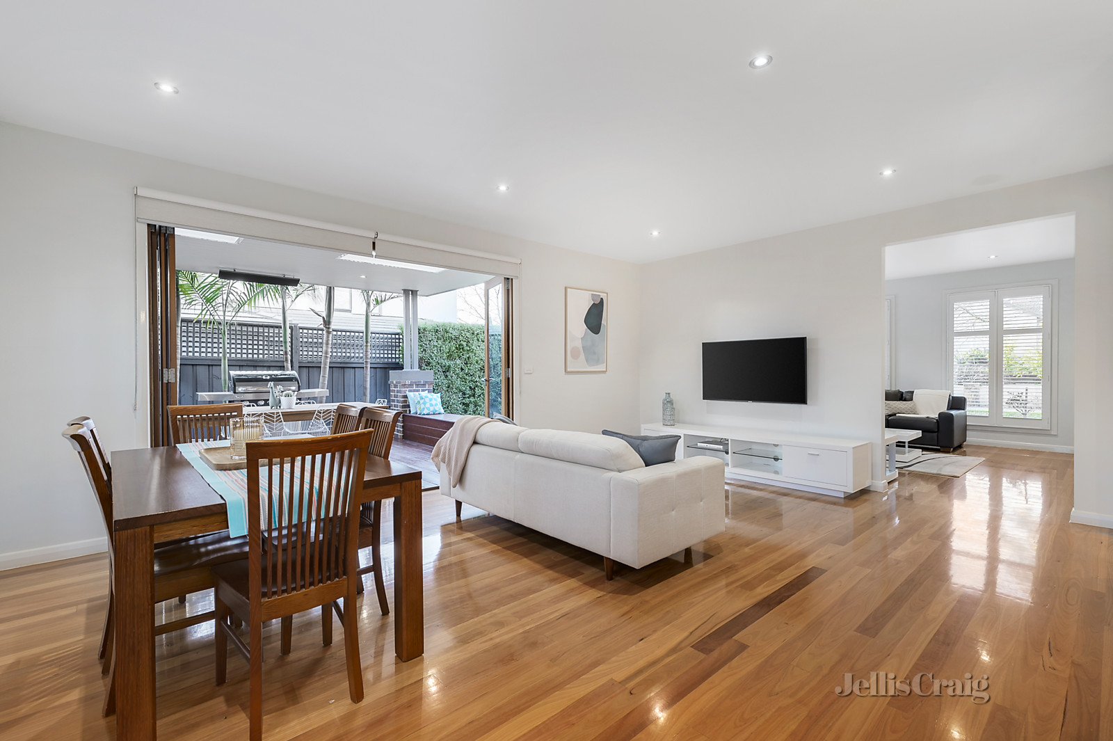 2/15 Mernda Avenue, Ashburton image 2