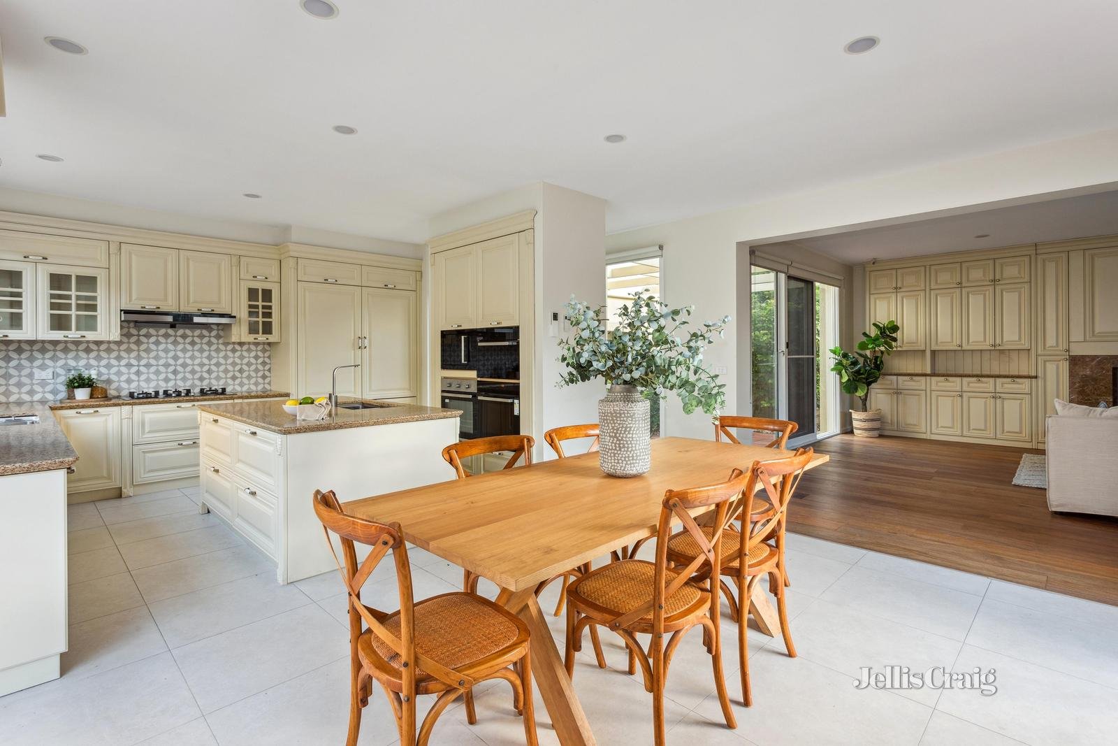 2/15 Milan Street, Mentone image 4