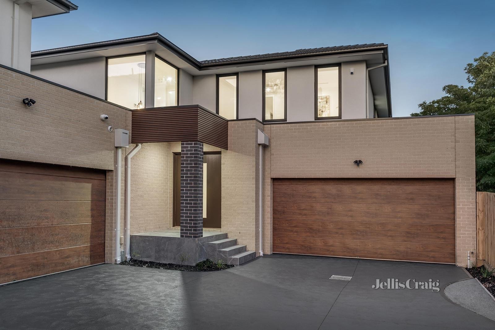 2/15 Morrison Court, Mount Waverley image 1