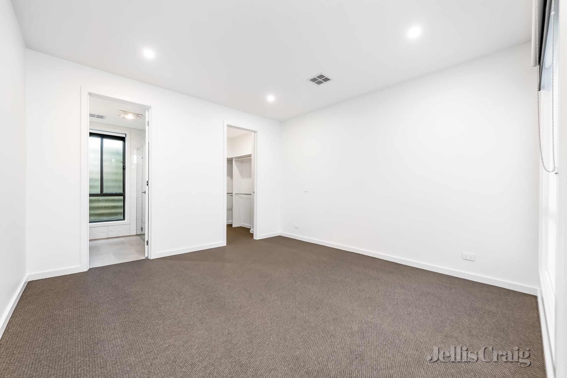 2/15 Quaintance Street, Mount&nbsp;Waverley image 4
