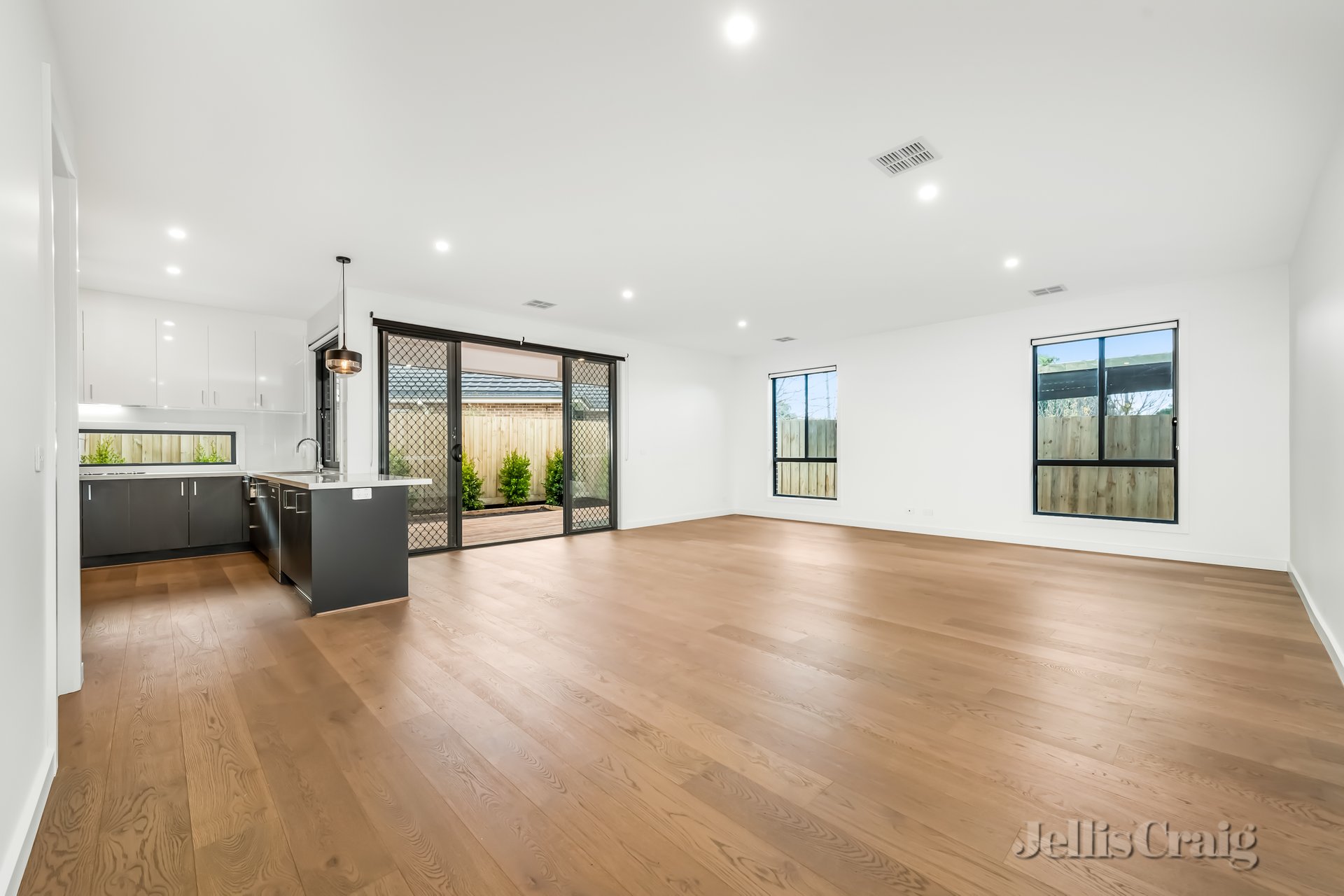 2/15 Quaintance Street, Mount&nbsp;Waverley image 2