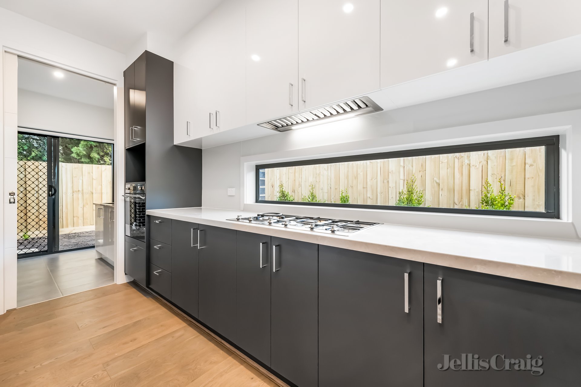 2/15 Quaintance Street, Mount&nbsp;Waverley image 3