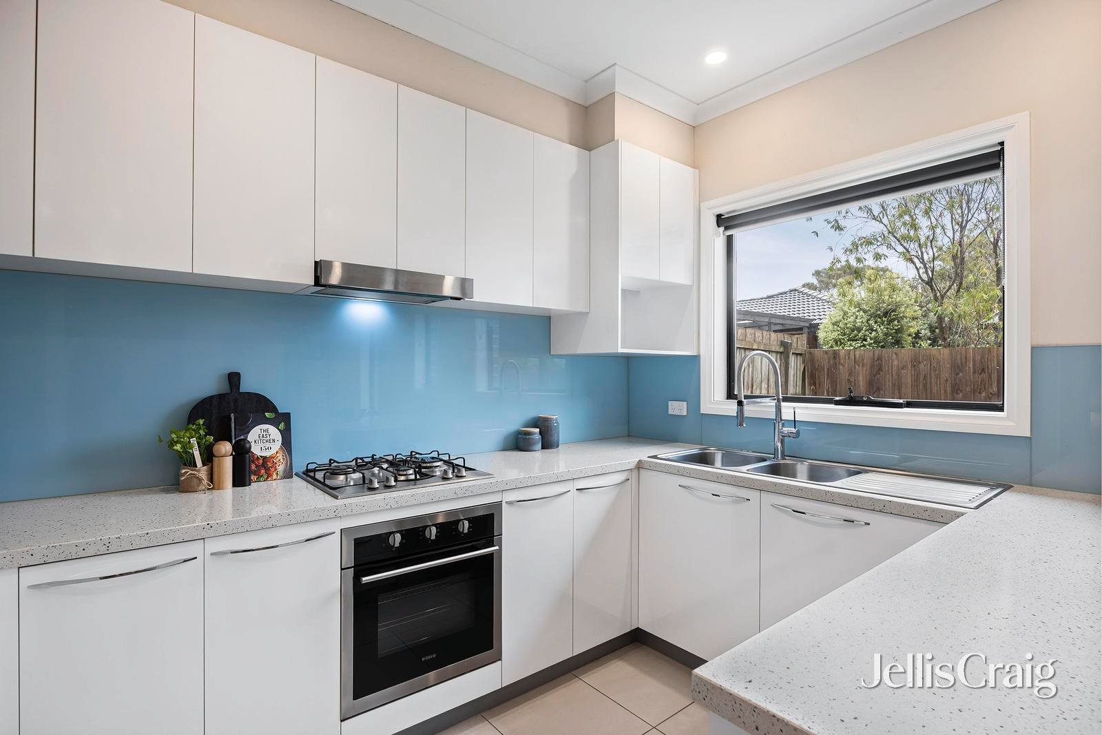 2/15 Selkirk Avenue, Wantirna image 4