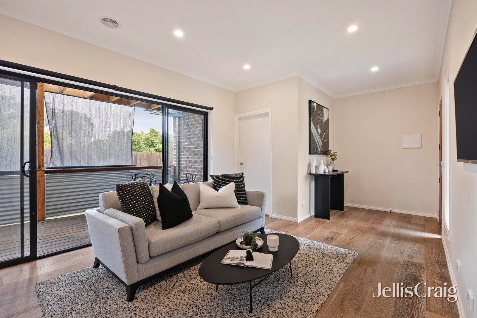 2/15 Selkirk Avenue, Wantirna image 5