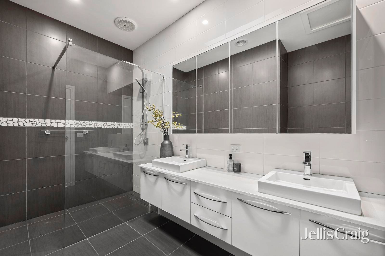 2/15 Selkirk Avenue, Wantirna image 7