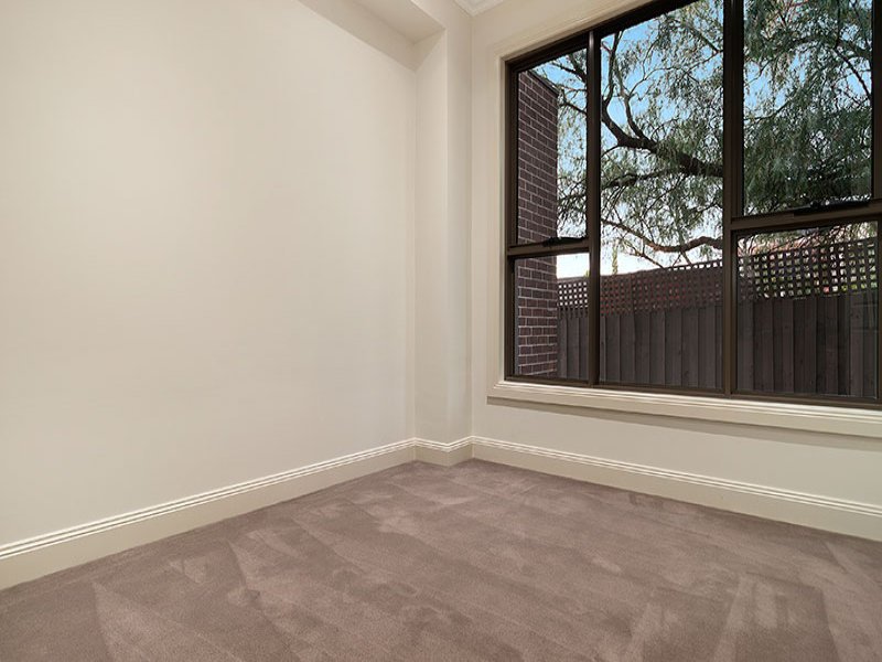 2/15 Somerset Road, Glen Iris image 4