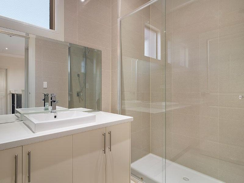 2/15 Somerset Road, Glen Iris image 6
