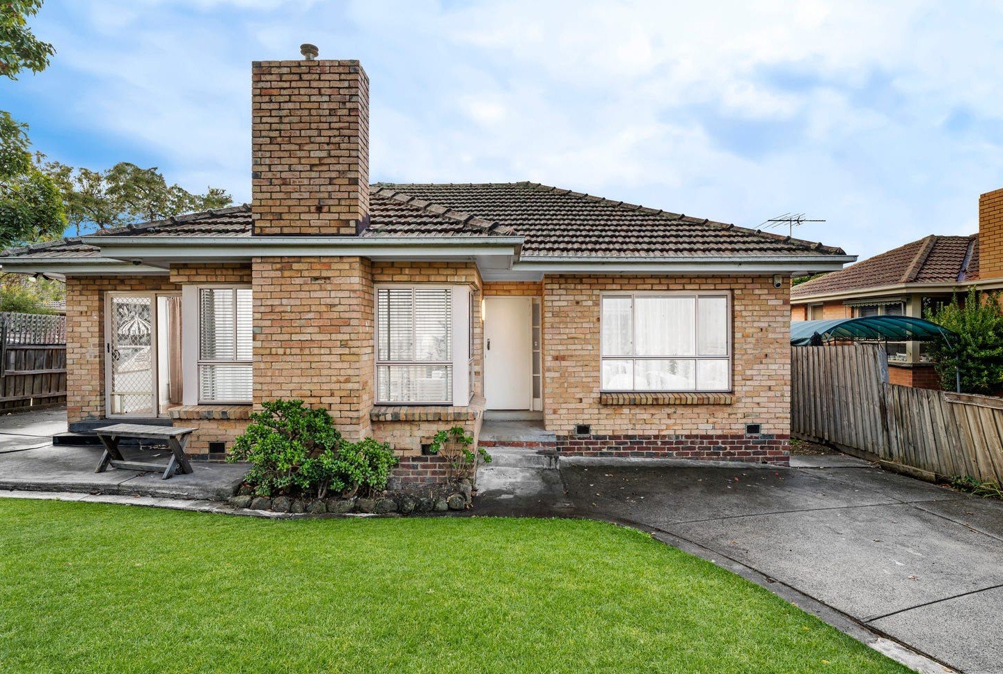 215 Springfield Road, Blackburn&nbsp;North image 1