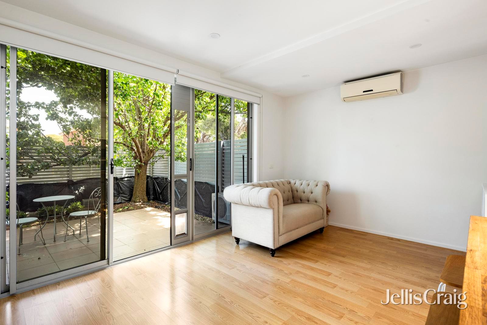2/15 Truganini Road, Carnegie image 3
