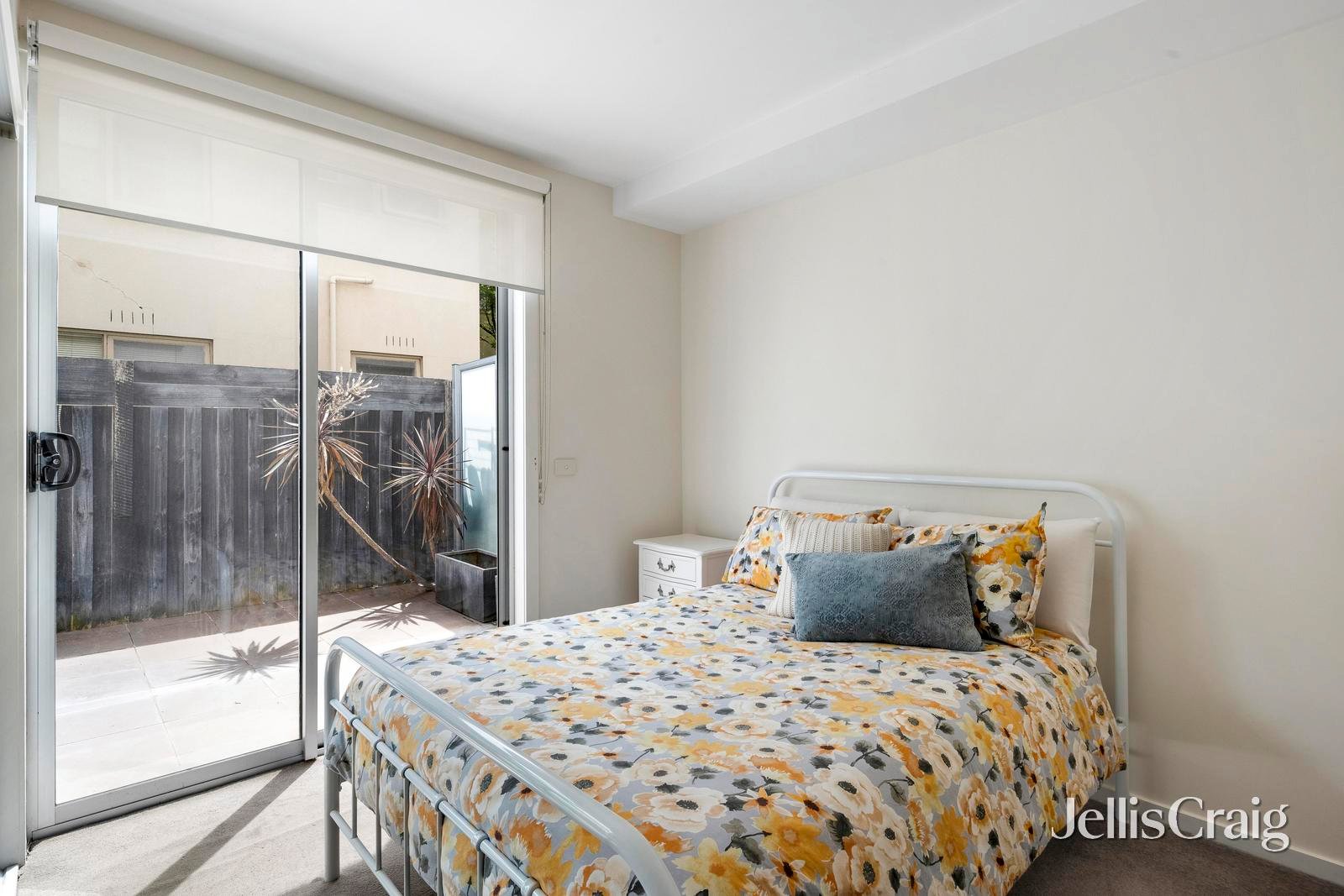 2/15 Truganini Road, Carnegie image 5