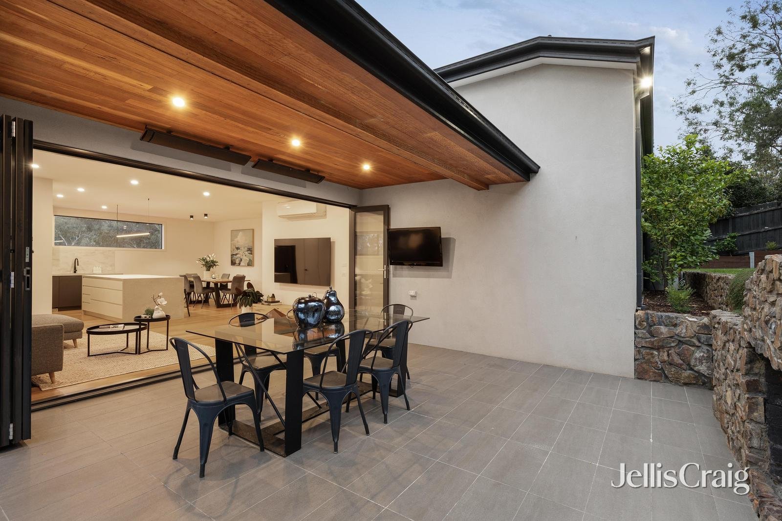 2/15 Virginia Court, Montmorency image 18