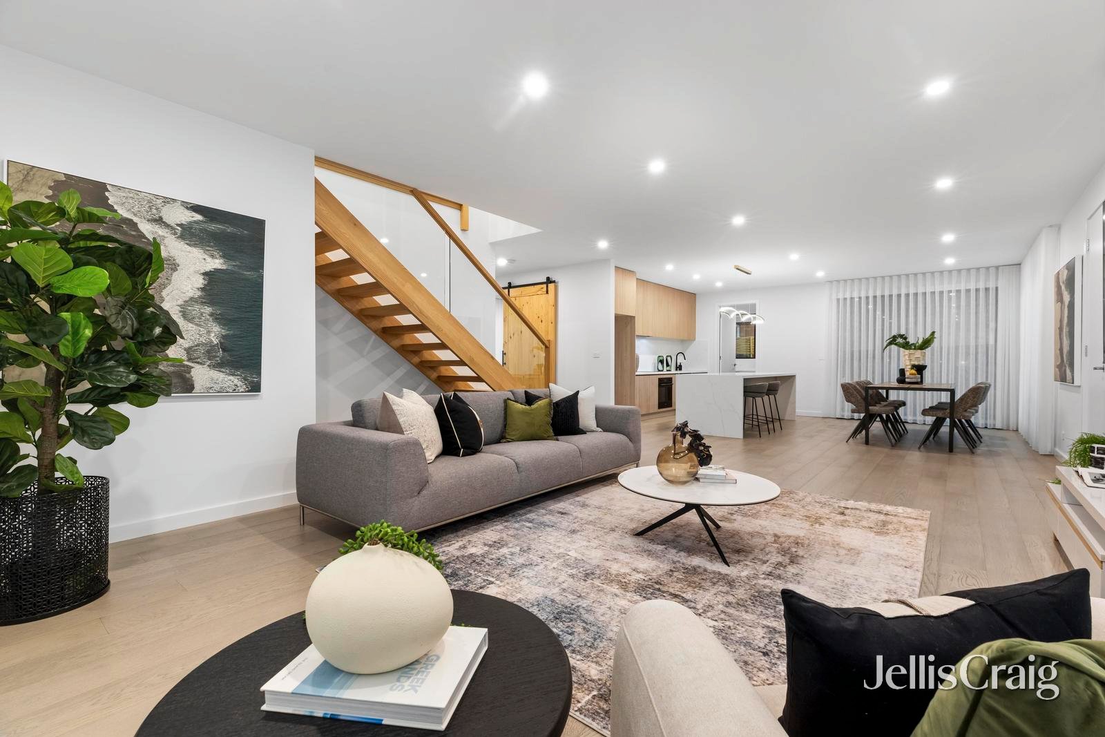 215 Waverley Road, Mount&nbsp;Waverley image 4