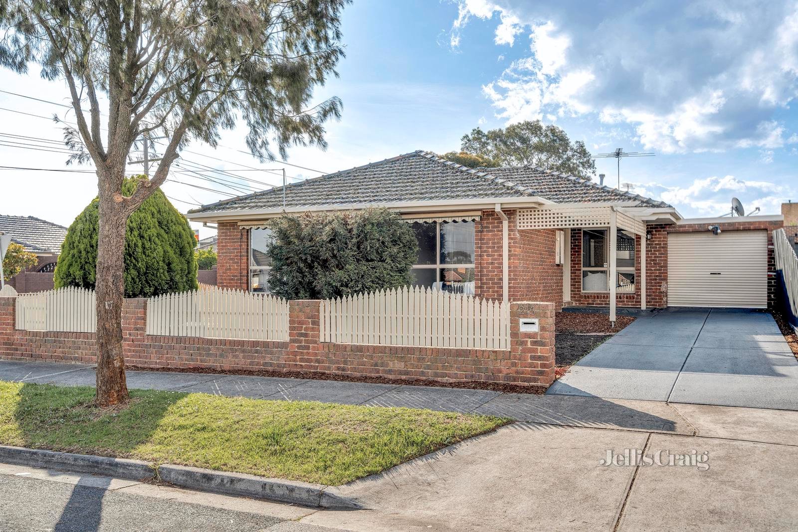 215 West Street, Glenroy image 1