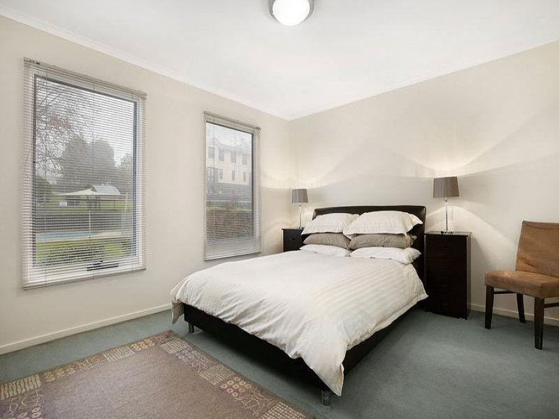 215 Wiltshire Drive, Kew image 4