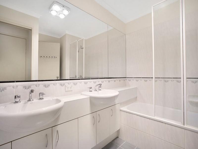 215 Wiltshire Drive, Kew image 5