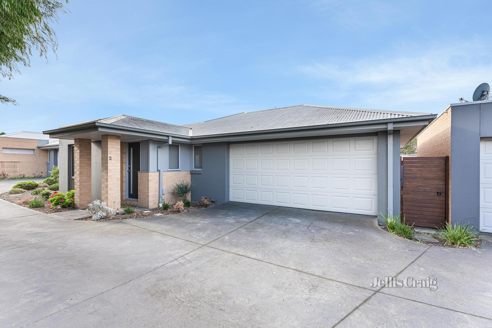 2/15 York Street, Bonbeach image 1