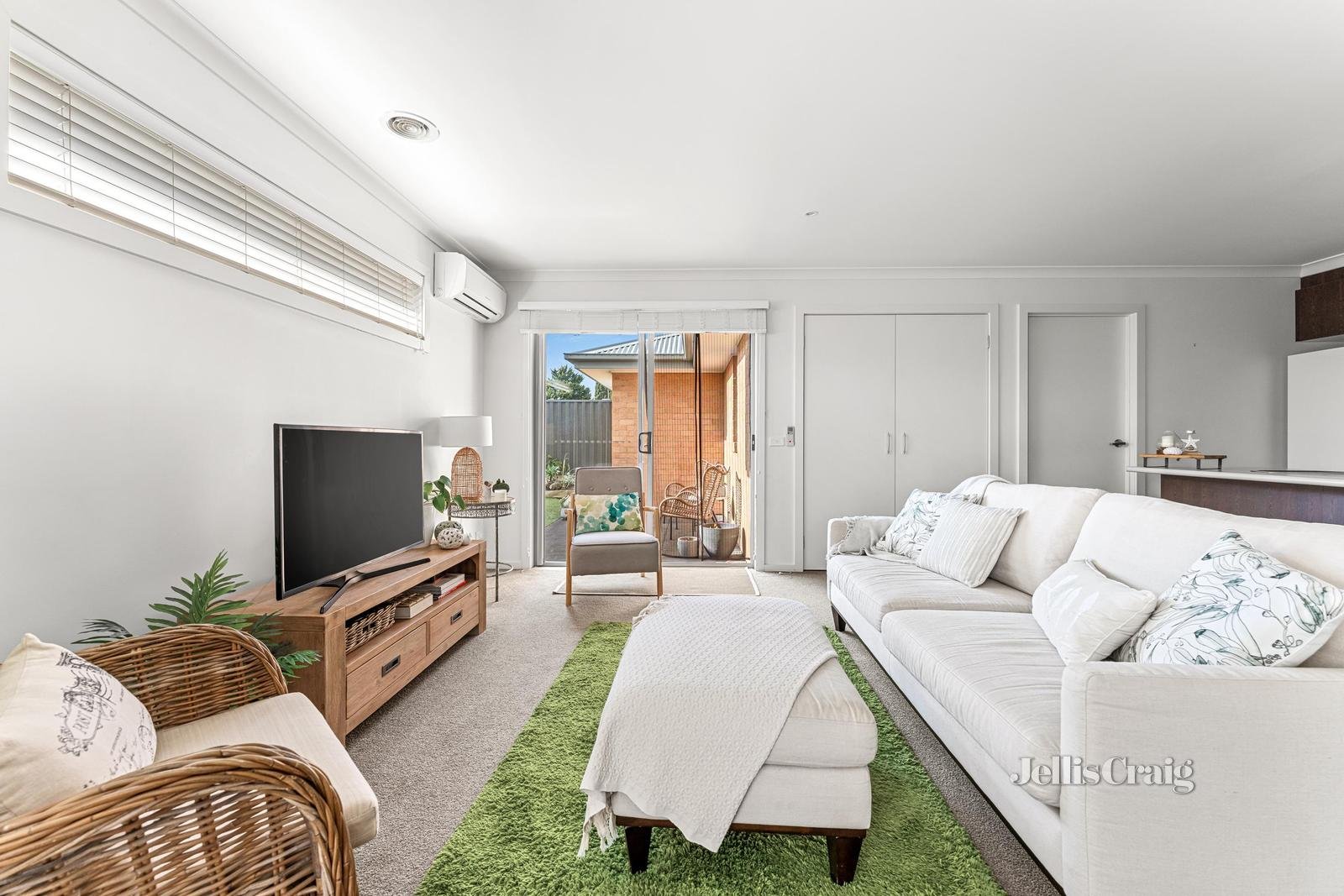 2/15 York Street, Bonbeach image 2