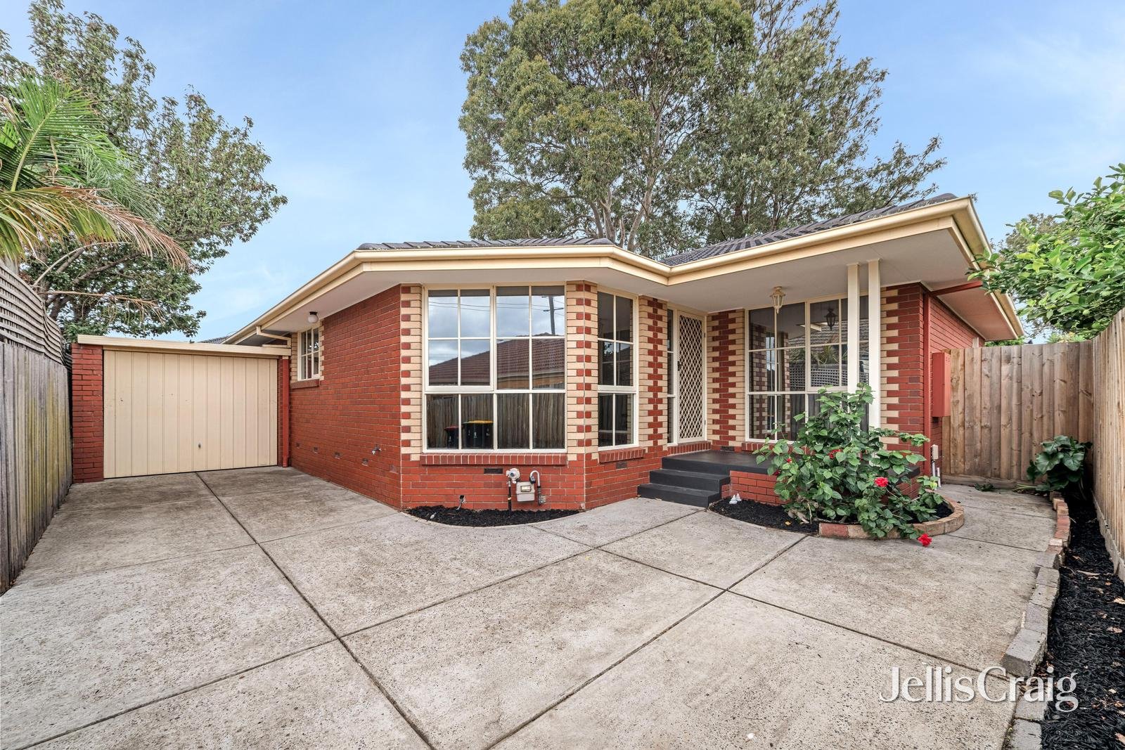 2/152 Warrigal Road, Mentone image 1