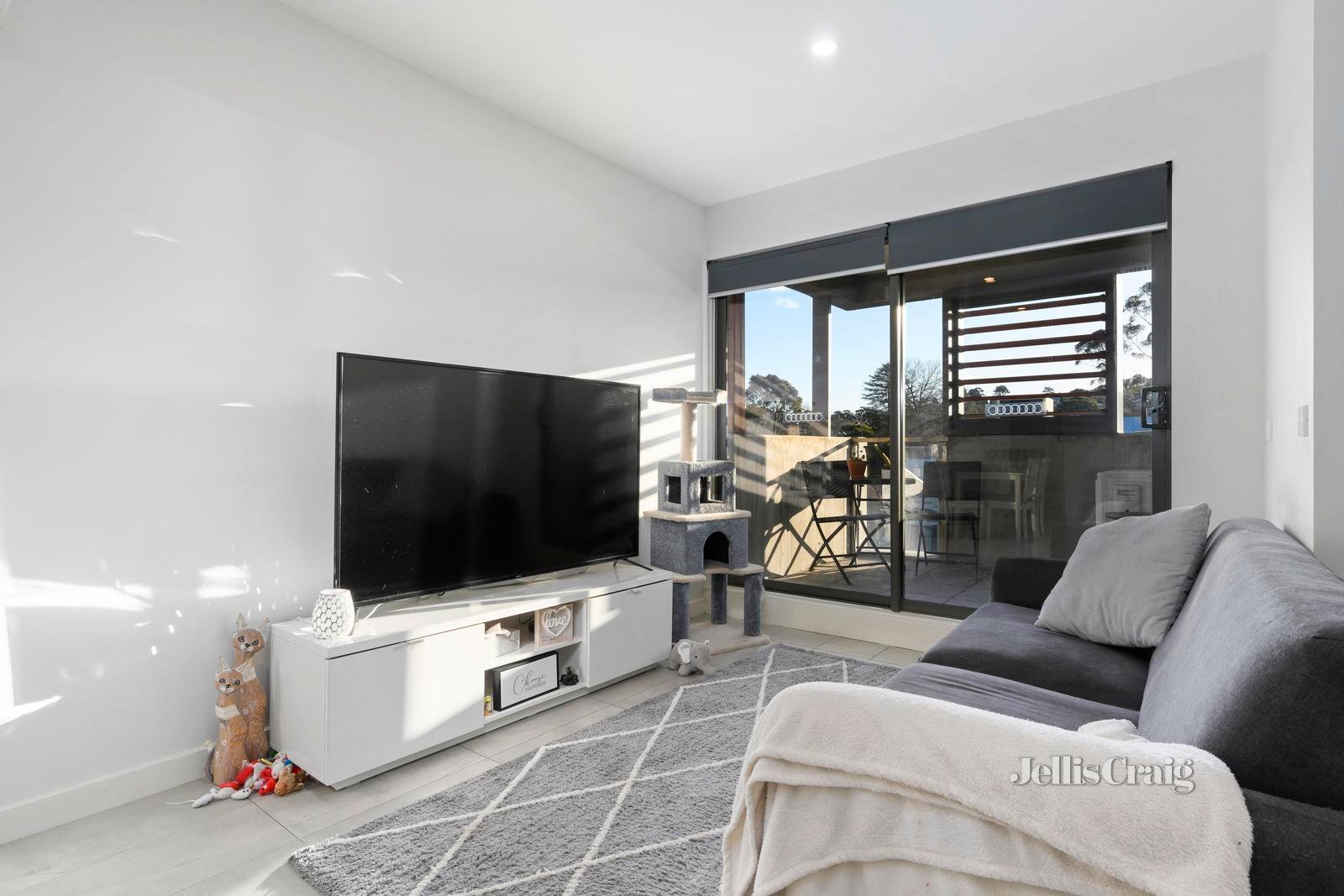 215/211 Mount Dandenong Road, Croydon image 4