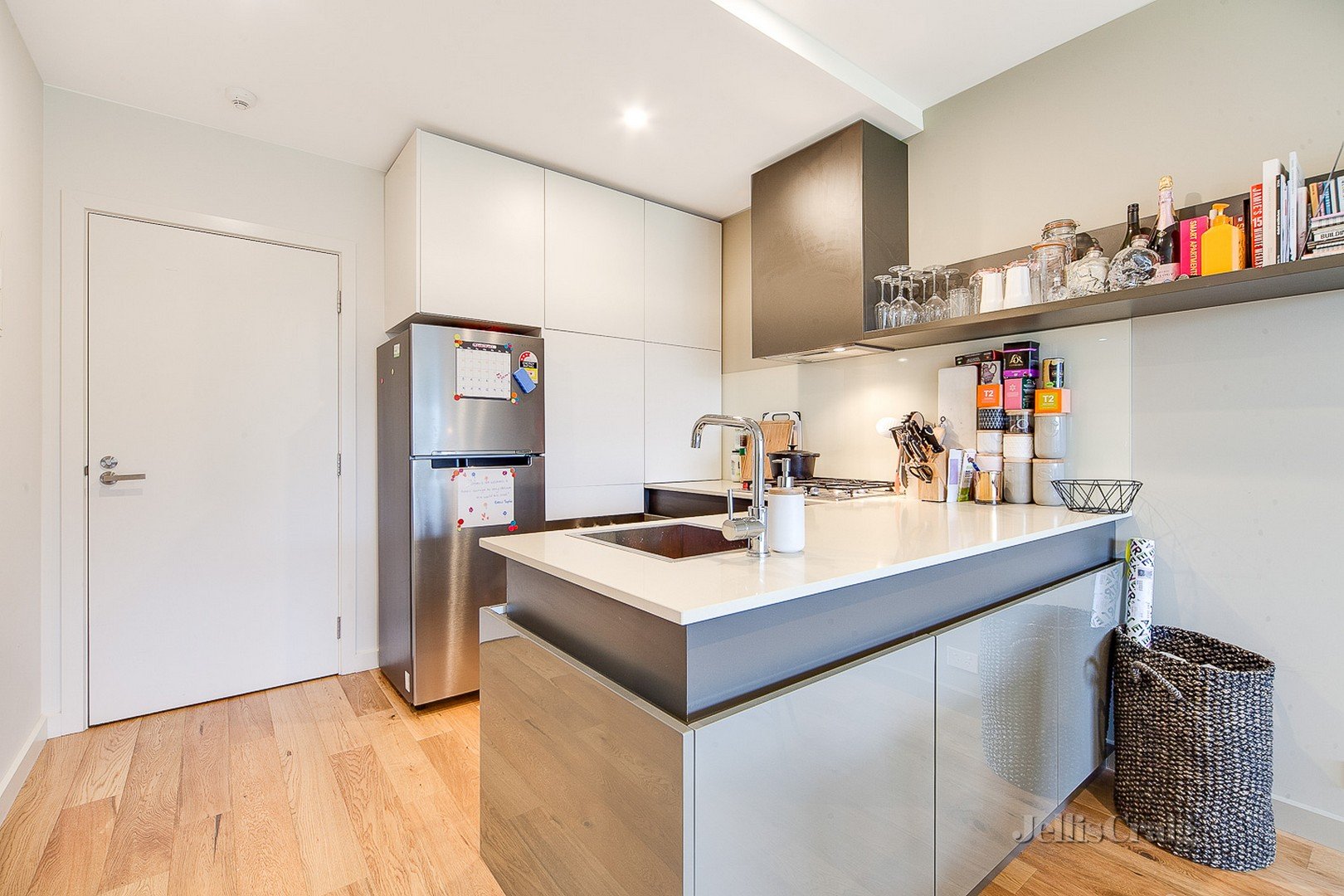 215/218 Bay Road, Sandringham image 2