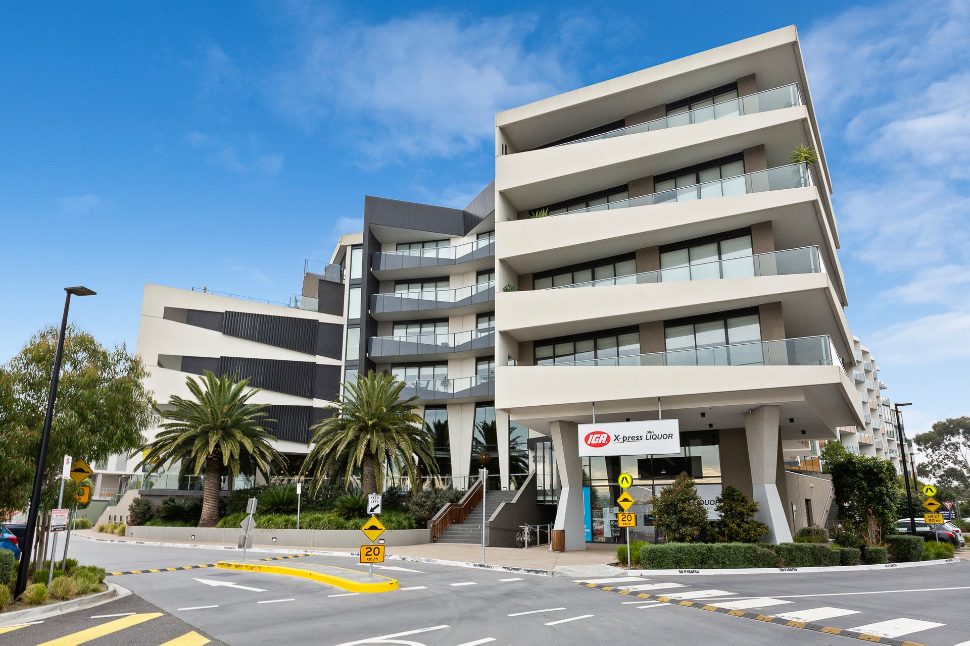 215/222 Bay Road, Sandringham image 1