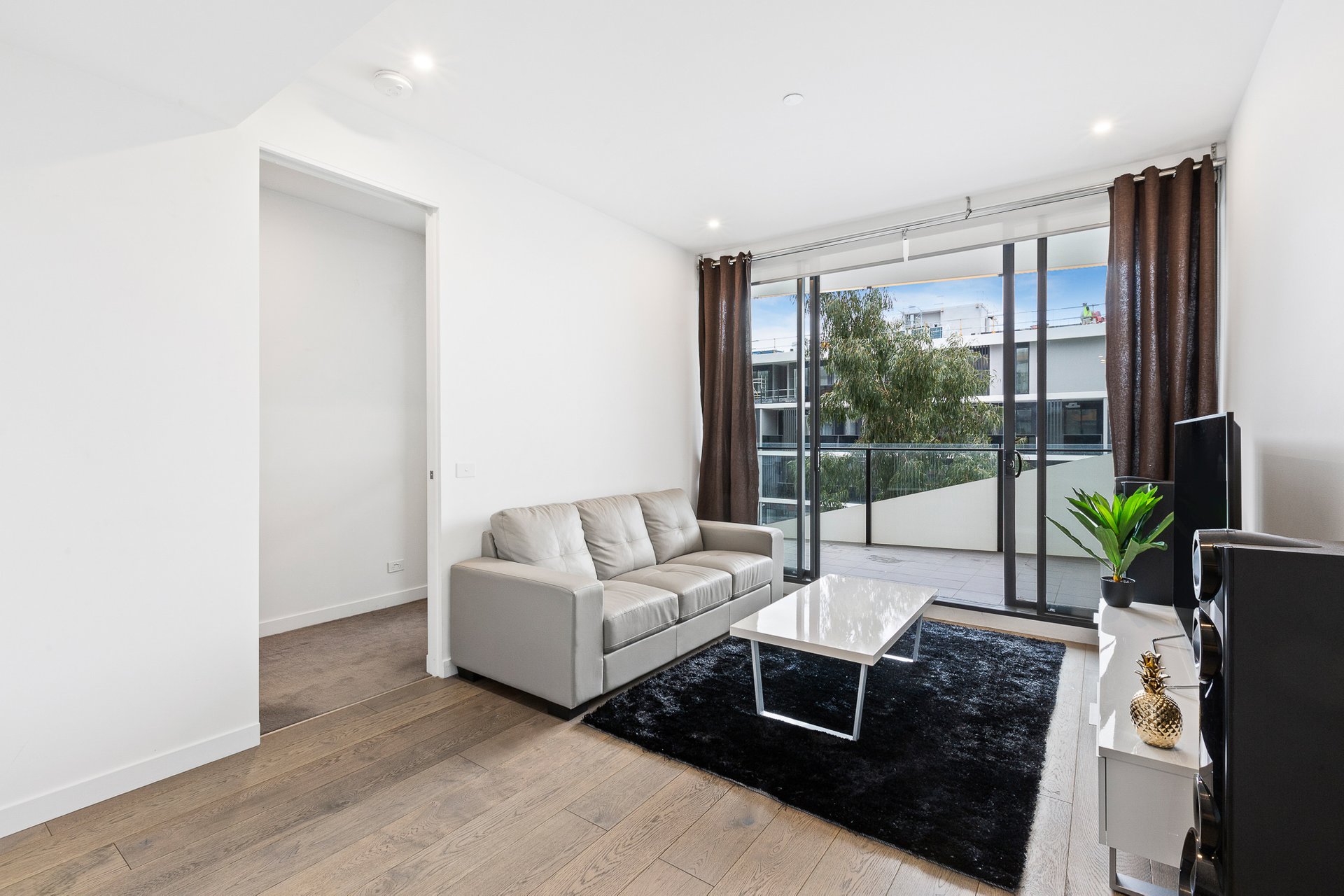 215/222 Bay Road, Sandringham image 3