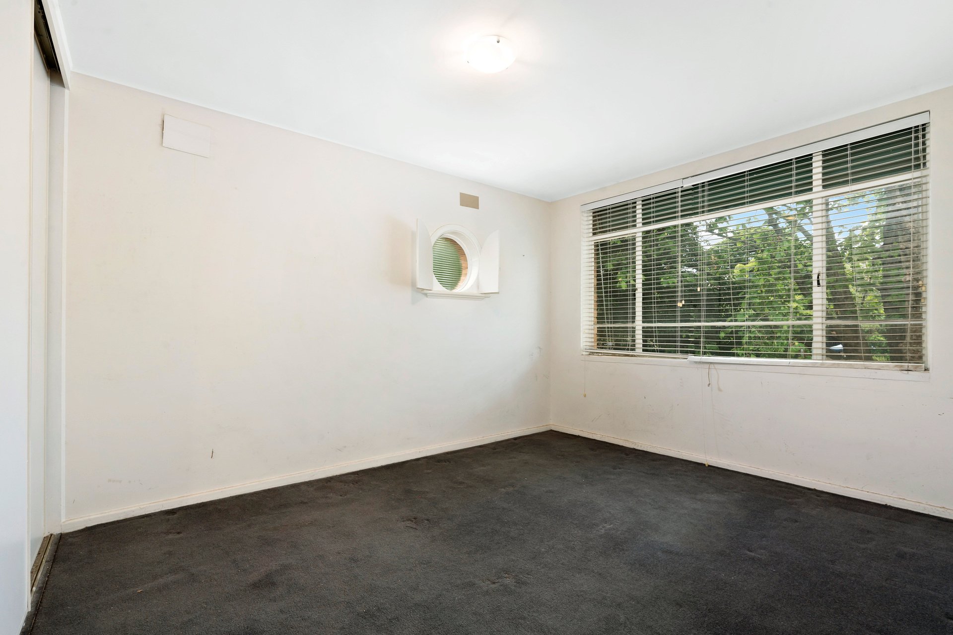 Property Gallery Thumbnail 3