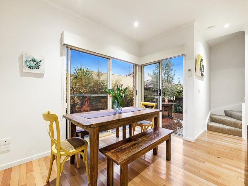 2/153 Essex Street, Pascoe Vale image 4