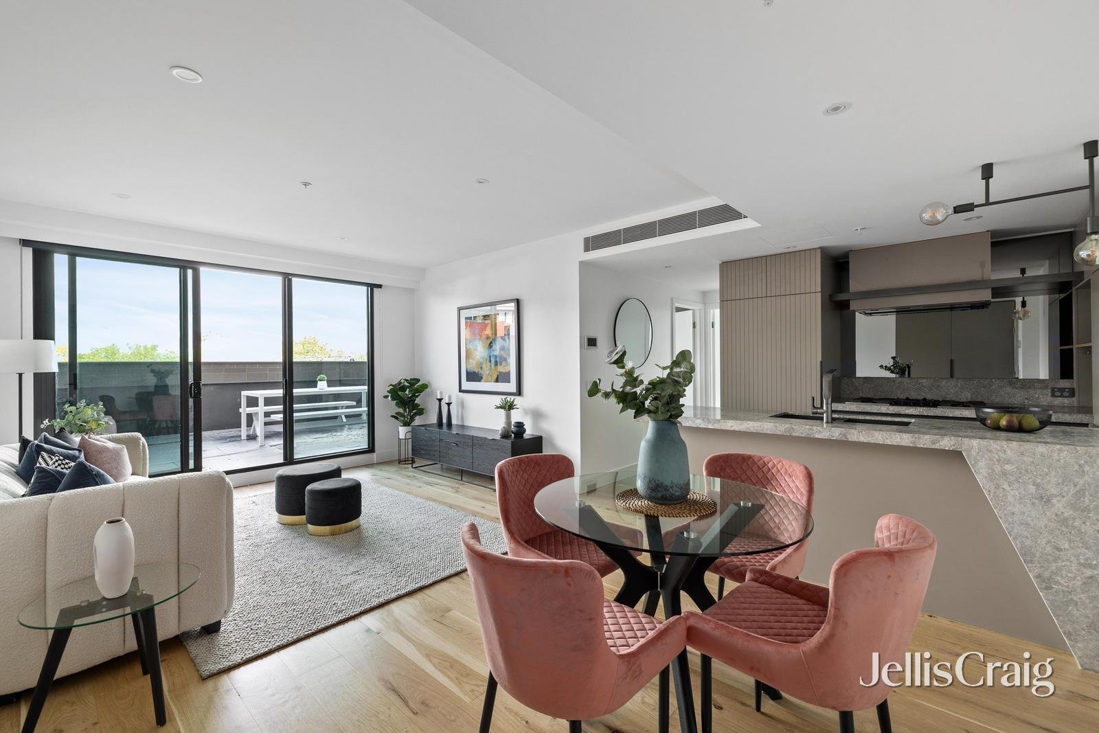215/35 Camberwell Road, Hawthorn East image 2