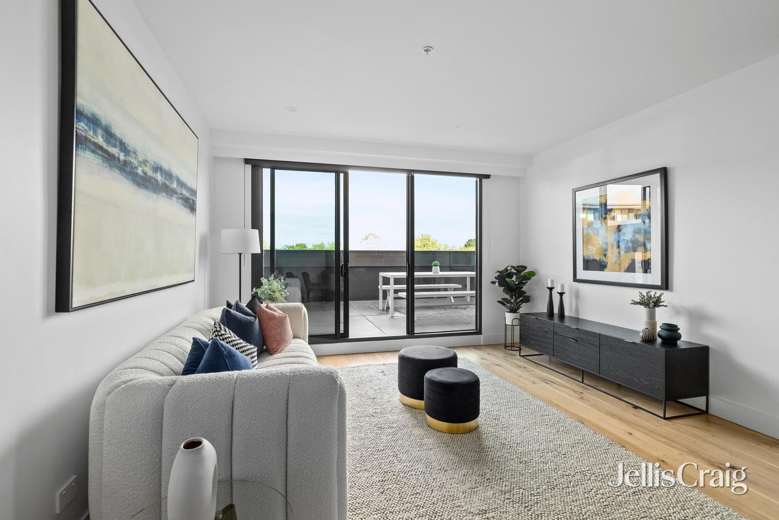 215/35 Camberwell Road, Hawthorn East image 3