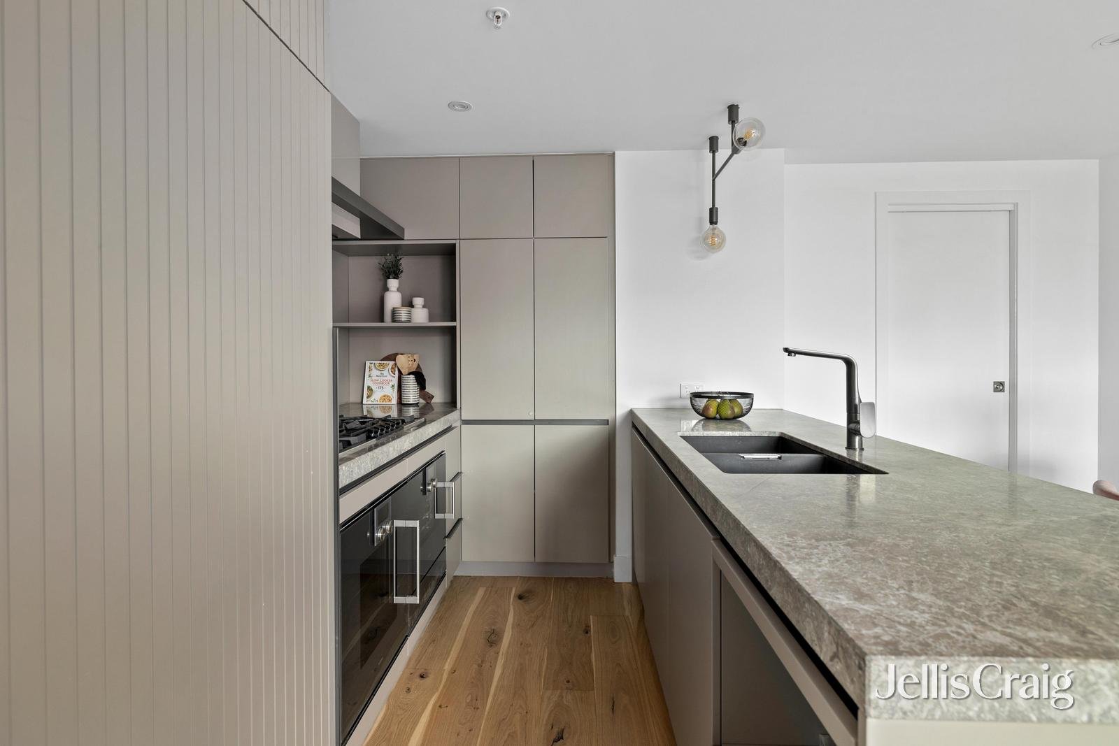 215/35 Camberwell Road, Hawthorn East image 4