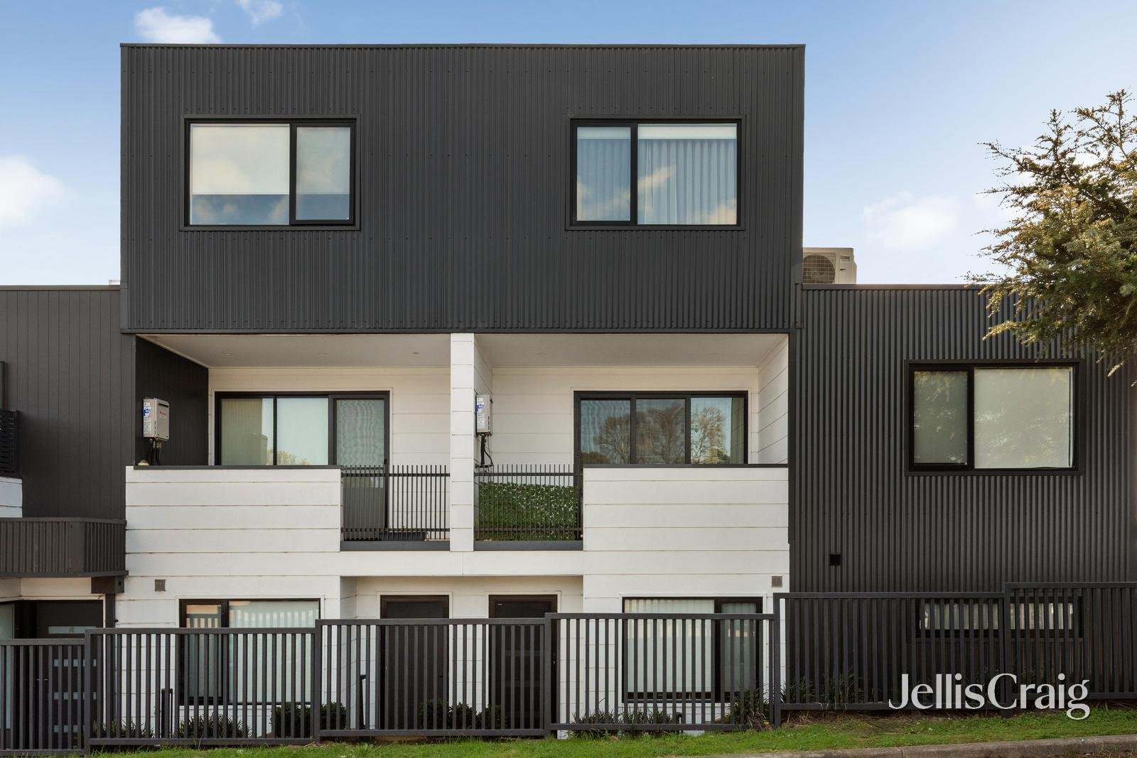 2/153A Albert Street, Preston image 1