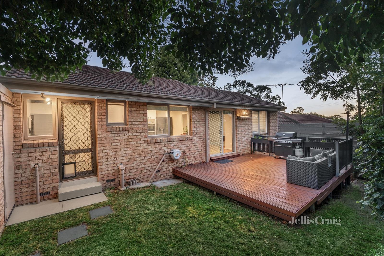 2/154 Mountain View Road, Briar Hill image 1