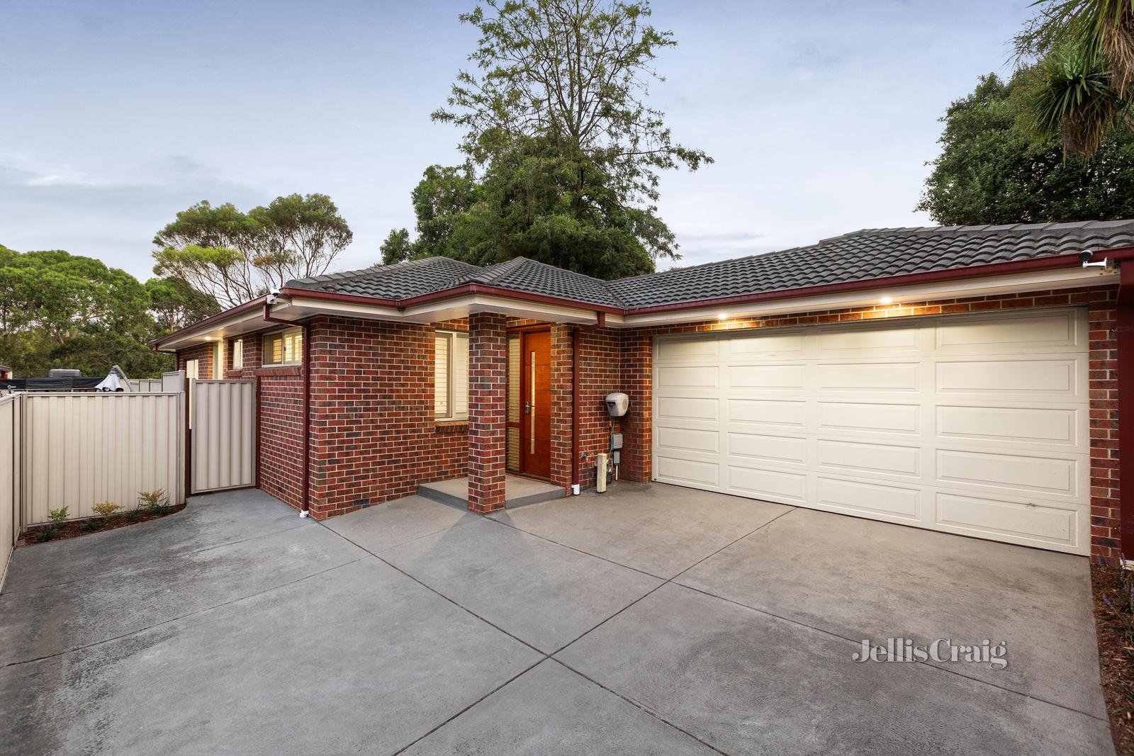 2/154 Sherbourne Road, Montmorency image 1