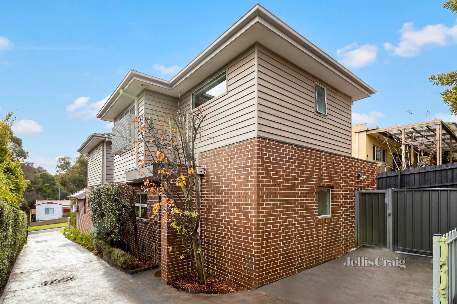 2/157 Essex Street, Pascoe Vale image 1