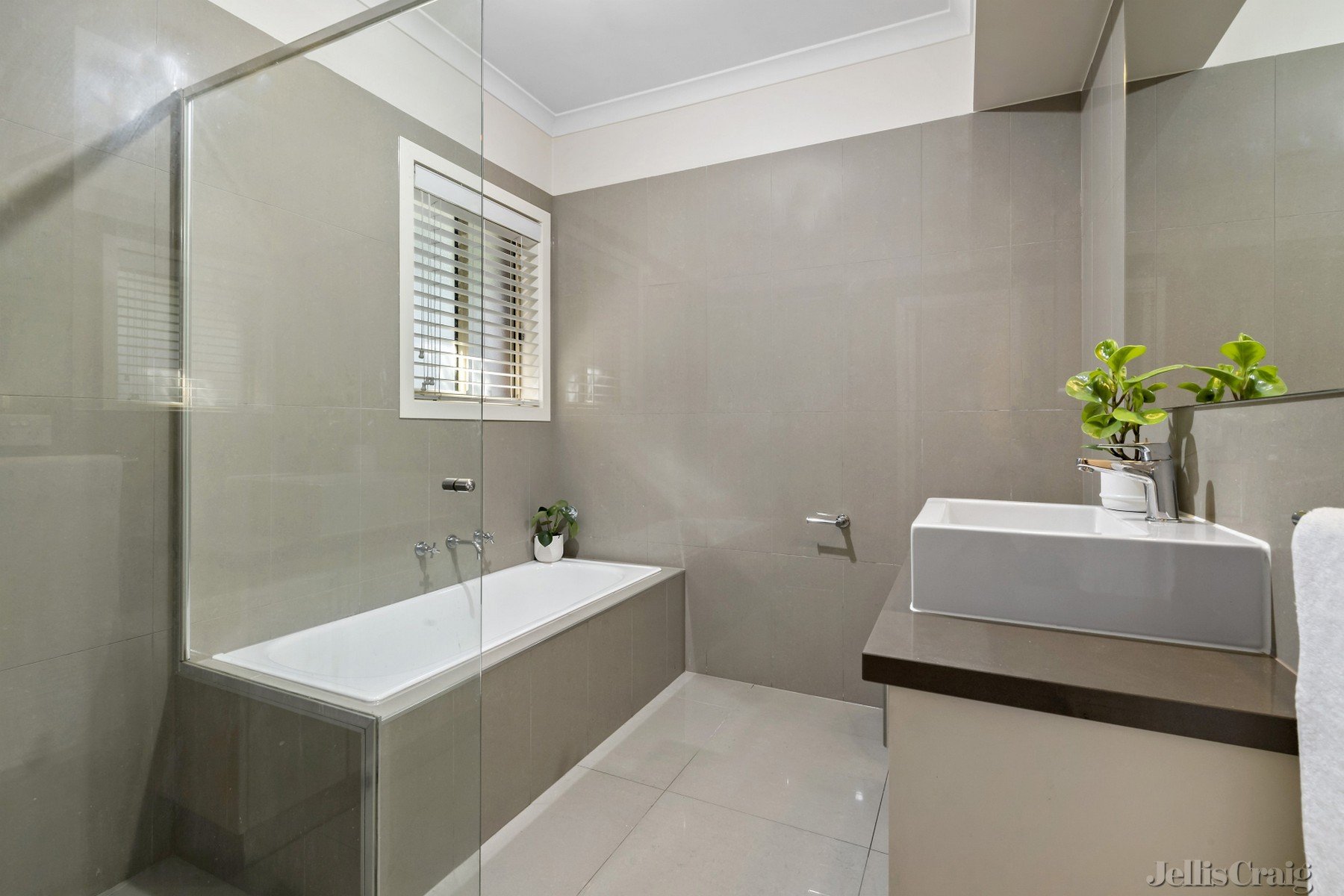 2/157 Rathcown Road, Reservoir image 7