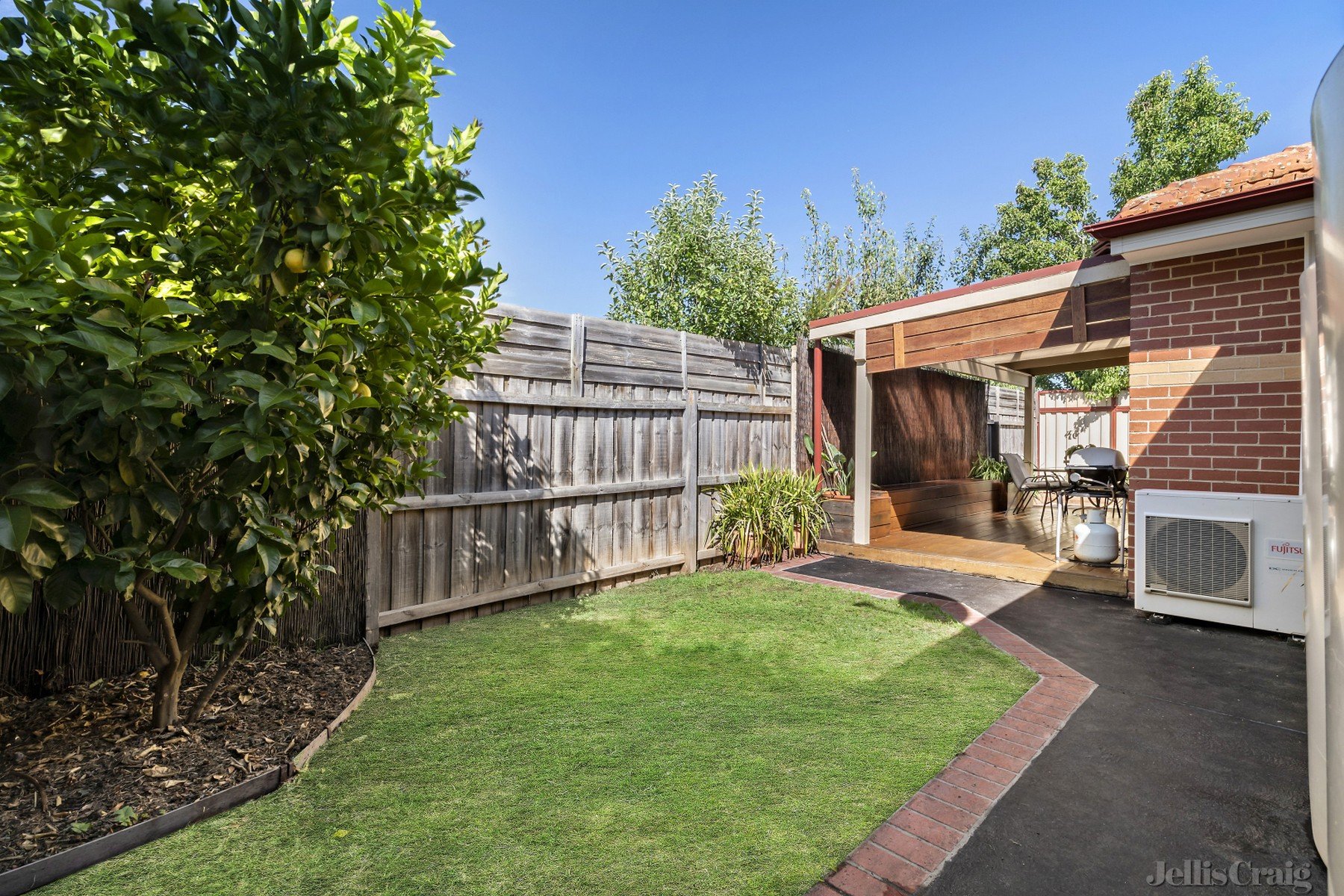 2/157 Rathcown Road, Reservoir image 10