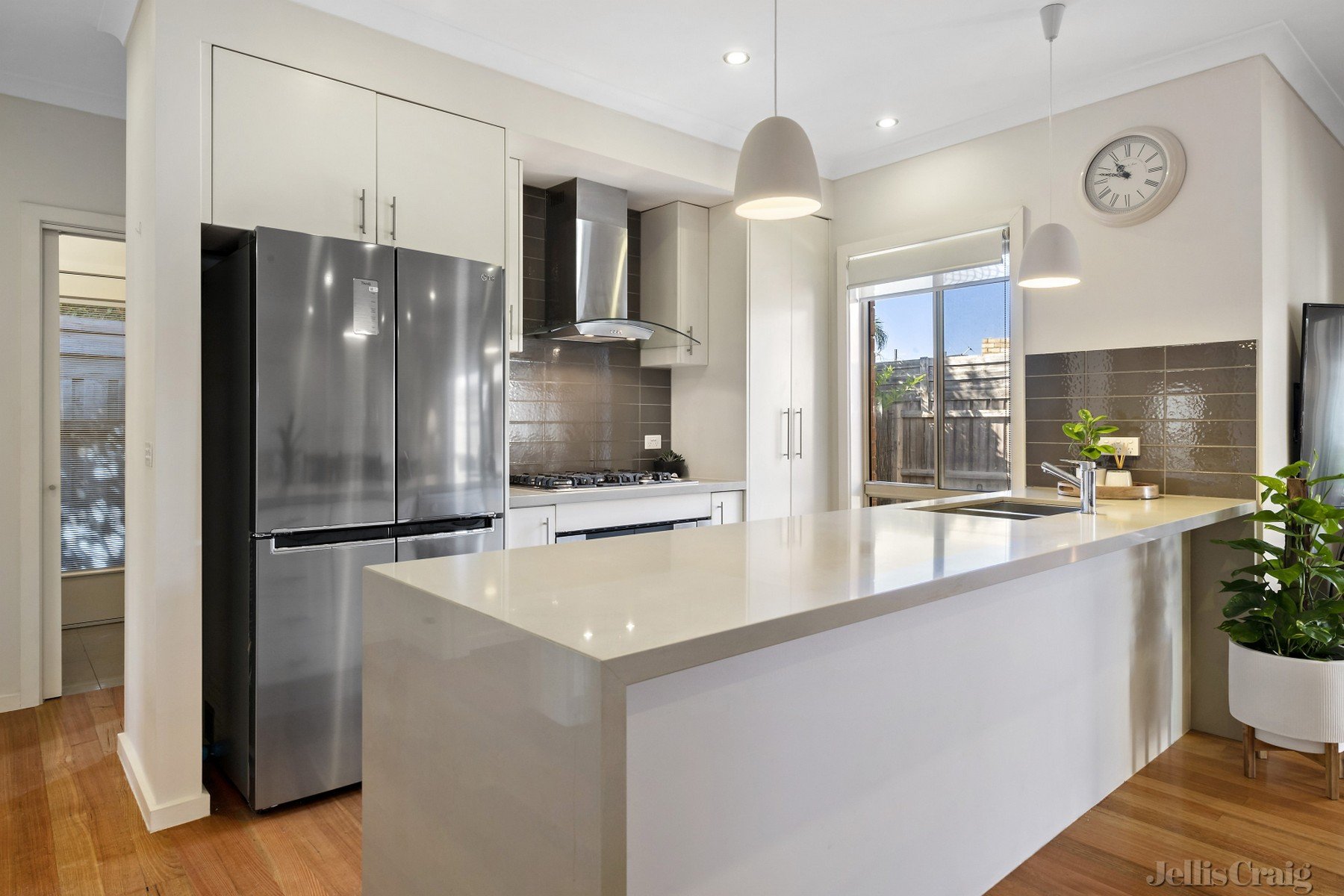 2/157 Rathcown Road, Reservoir image 3