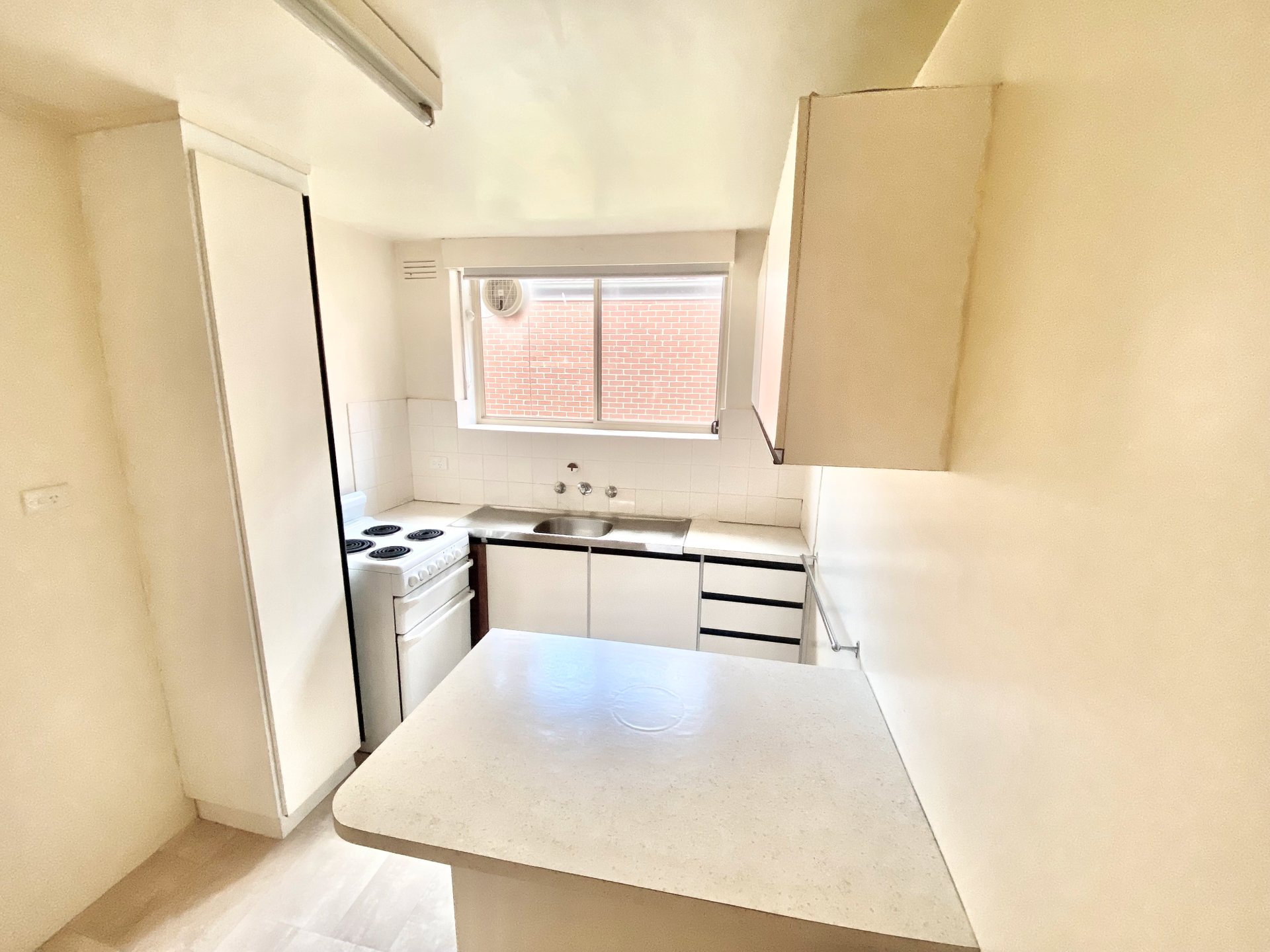2/157 St Leonards Road, Ascot Vale image 3
