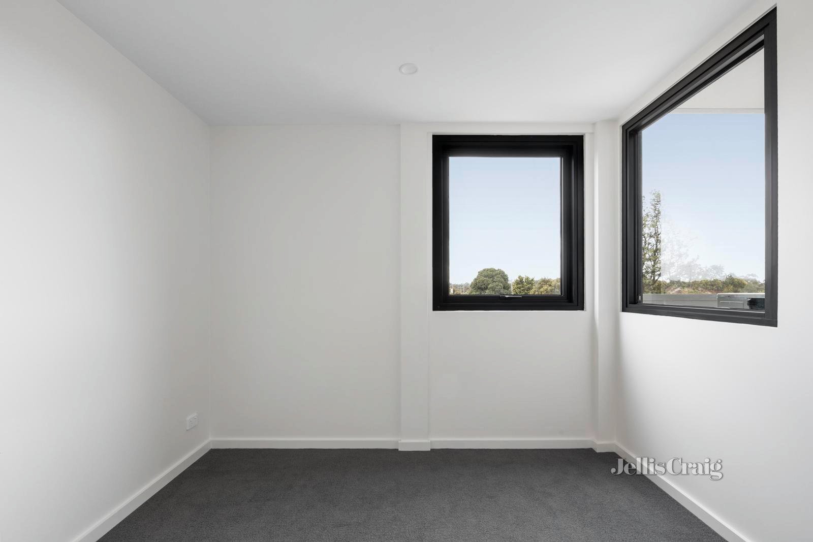 215/76 Tyler Street, Reservoir image 8