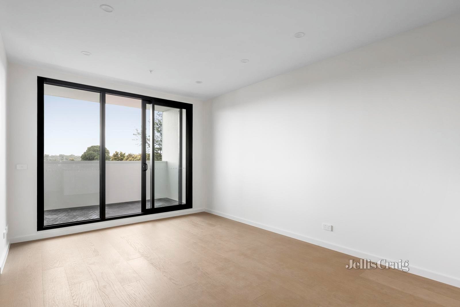 215/76 Tyler Street, Reservoir image 11