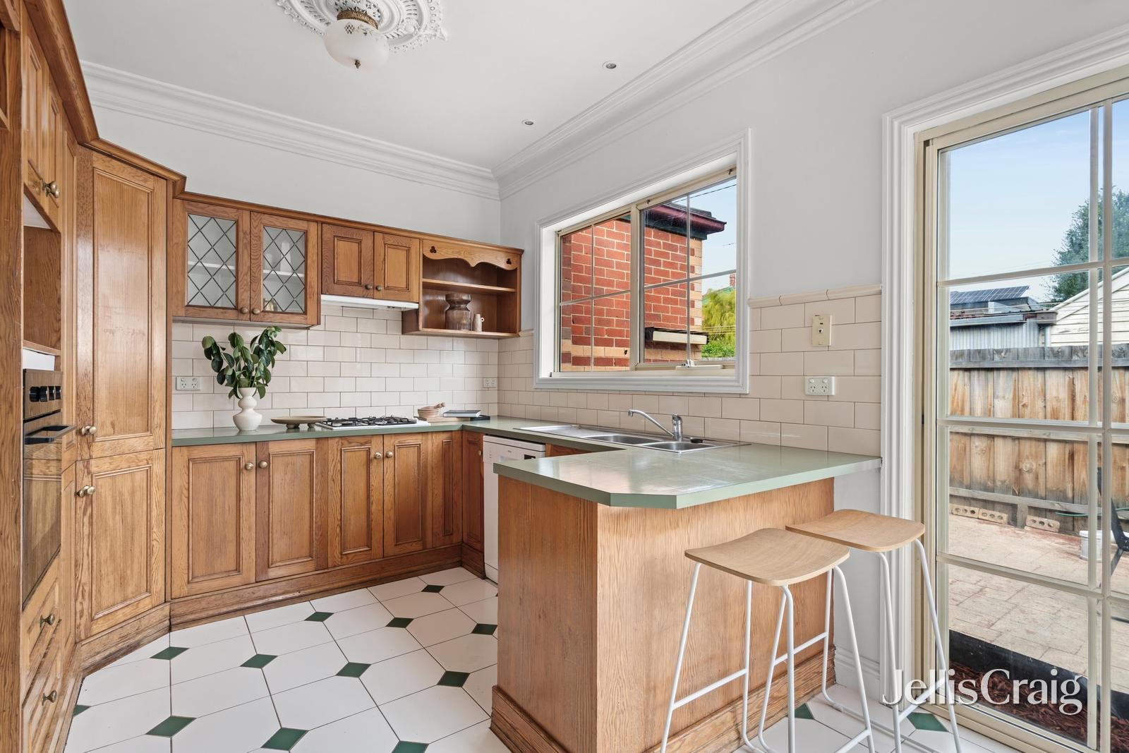 2/158 Edward Street, Brunswick image 5